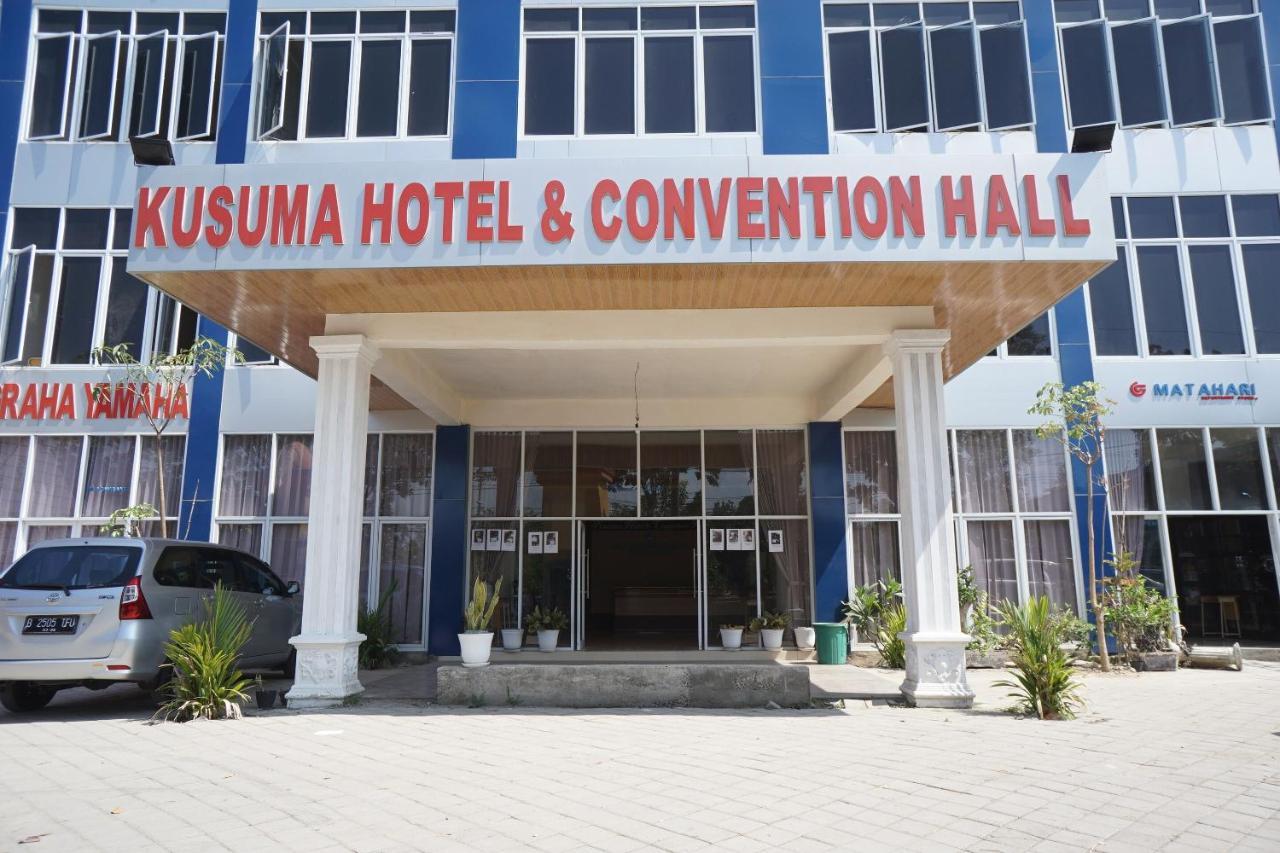 Super Oyo 93205 Kusuma Hotel And Convention Hall Nganjuk Exterior photo